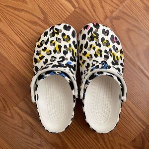 Classic clog crocs leopard print